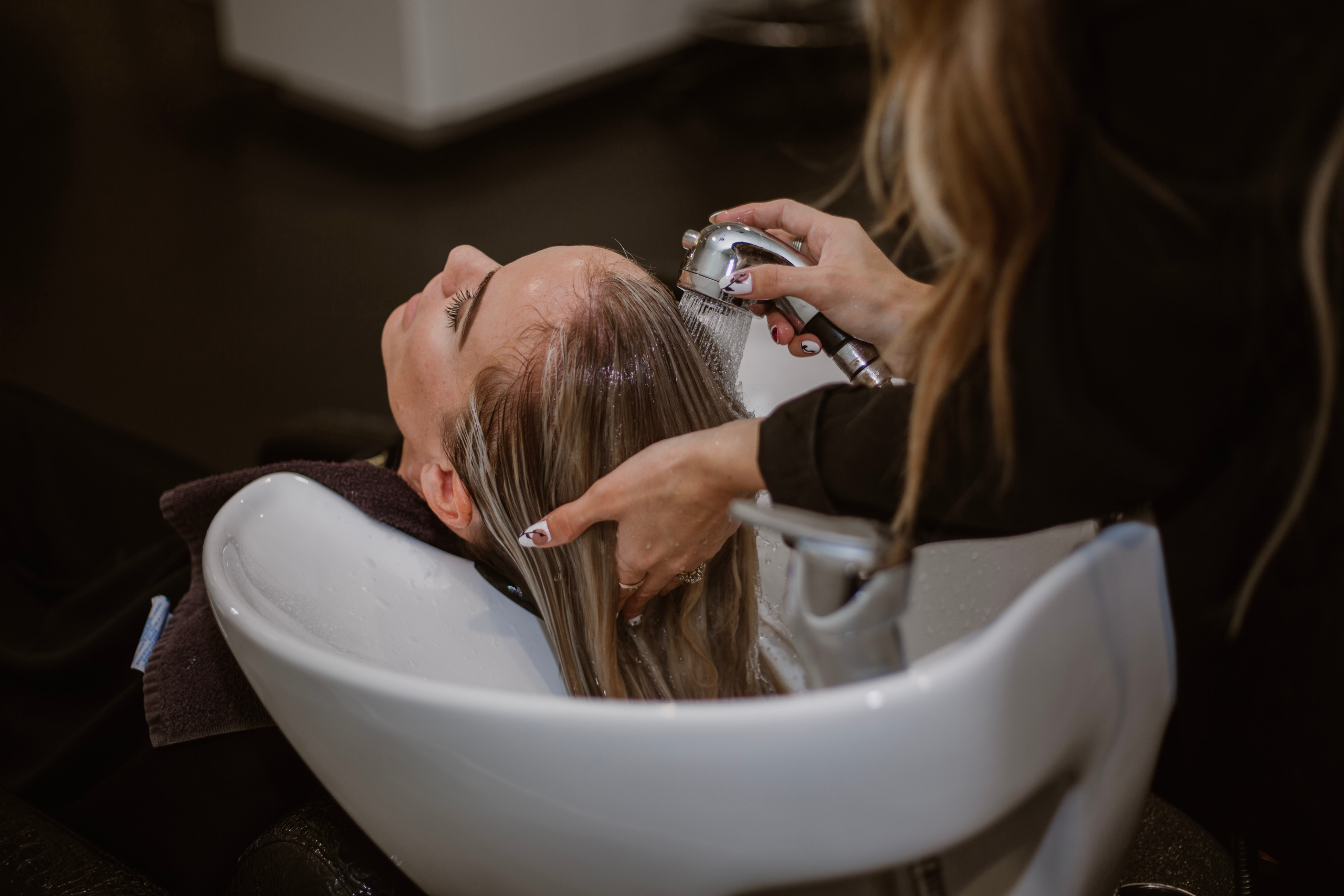 Myjki fryzjerskie – Twoje narzędzie do luksusowej pielęgnacji