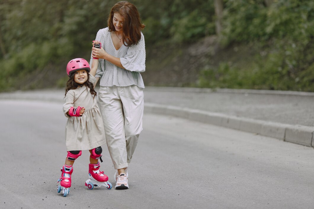Jak bezpiecznie nauczyć swoje dziecko jeździć na hulajnodze: poradnik dla rodziców