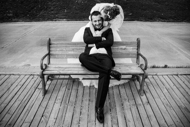 Jak uchwycić prawdziwe emocje w filmie ślubnym: Porady od profesjonalistów