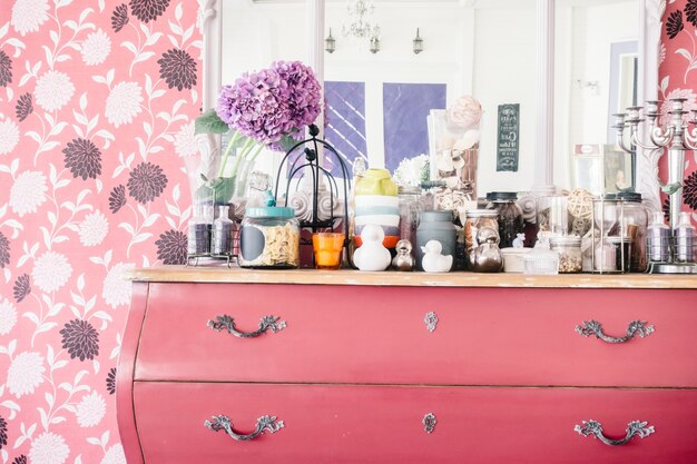 Kreatywne sposoby na przechowywanie kosmetyków w domowym zaciszu